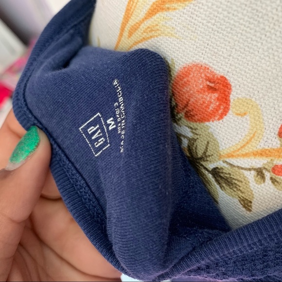 Gap cropped shirt with matching scrunchie - Picture 2 of 2